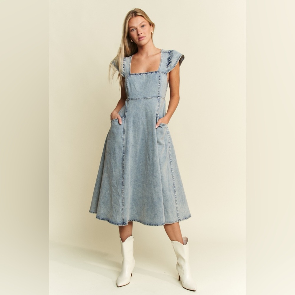 NWT Denim Midi Dress with Pockets ā Square Neck & Ruffle Sleeves